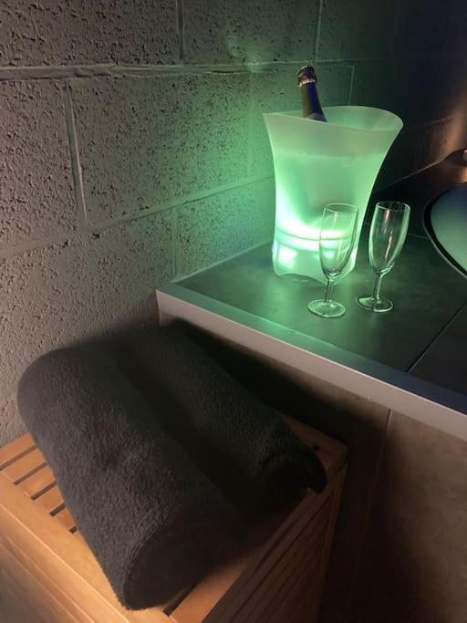 Vip Lounge Appartement Avec Jacuzzi Et Jardin Andenne Exterior photo